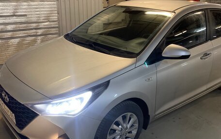 Hyundai Solaris II рестайлинг, 2021 год, 1 590 000 рублей, 2 фотография