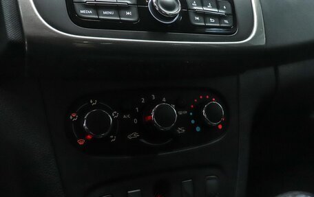 Renault Logan II, 2019 год, 999 000 рублей, 14 фотография