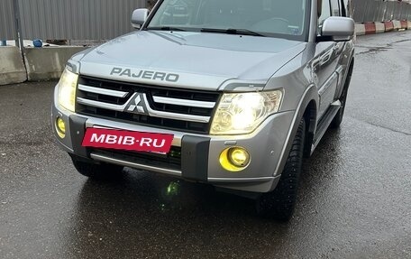 Mitsubishi Pajero IV, 2011 год, 2 200 000 рублей, 3 фотография