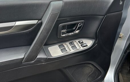 Mitsubishi Pajero IV, 2011 год, 2 200 000 рублей, 28 фотография