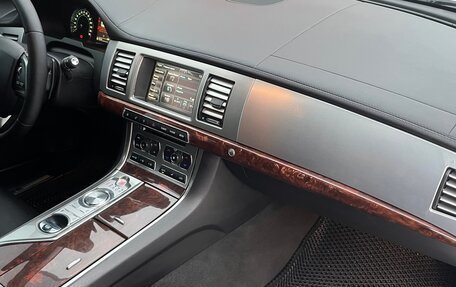 Jaguar XF I рестайлинг, 2011 год, 1 570 000 рублей, 25 фотография