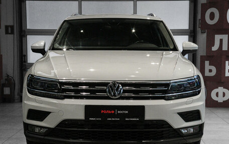 Volkswagen Tiguan II, 2019 год, 2 355 000 рублей, 2 фотография