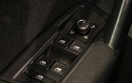 Volkswagen Tiguan II, 2019 год, 2 355 000 рублей, 11 фотография