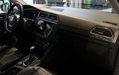 Volkswagen Tiguan II, 2019 год, 2 355 000 рублей, 7 фотография