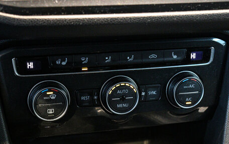 Volkswagen Tiguan II, 2019 год, 2 355 000 рублей, 16 фотография