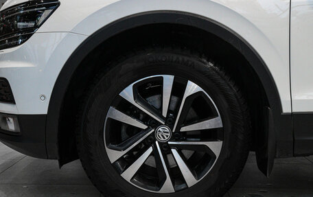 Volkswagen Tiguan II, 2019 год, 2 355 000 рублей, 18 фотография