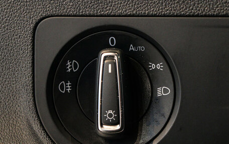 Volkswagen Tiguan II, 2019 год, 2 355 000 рублей, 14 фотография