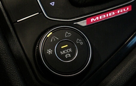 Volkswagen Tiguan II, 2019 год, 2 355 000 рублей, 17 фотография