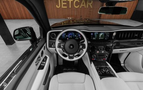 Rolls-Royce Cullinan, 2025 год, 79 000 000 рублей, 14 фотография