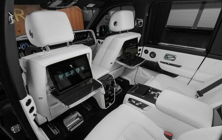 Rolls-Royce Cullinan, 2025 год, 79 000 000 рублей, 32 фотография