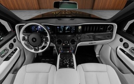 Rolls-Royce Cullinan, 2025 год, 79 000 000 рублей, 36 фотография