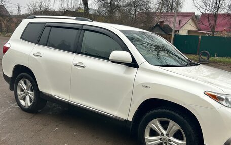 Toyota Highlander III, 2012 год, 1 450 000 рублей, 2 фотография
