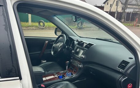 Toyota Highlander III, 2012 год, 1 450 000 рублей, 7 фотография