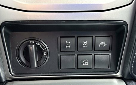 Toyota Land Cruiser Prado 150 рестайлинг 2, 2022 год, 6 100 000 рублей, 16 фотография