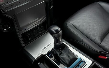 Toyota Land Cruiser Prado 150 рестайлинг 2, 2022 год, 6 100 000 рублей, 13 фотография