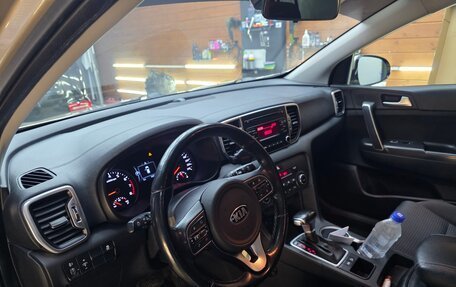 KIA Sportage IV рестайлинг, 2018 год, 2 300 000 рублей, 5 фотография