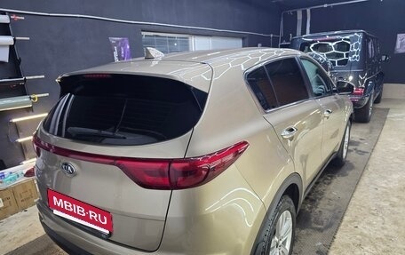 KIA Sportage IV рестайлинг, 2018 год, 2 300 000 рублей, 3 фотография