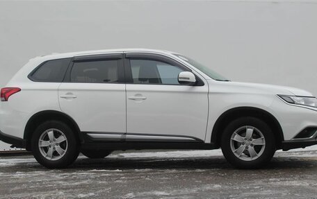 Mitsubishi Outlander III рестайлинг 3, 2019 год, 2 030 000 рублей, 3 фотография