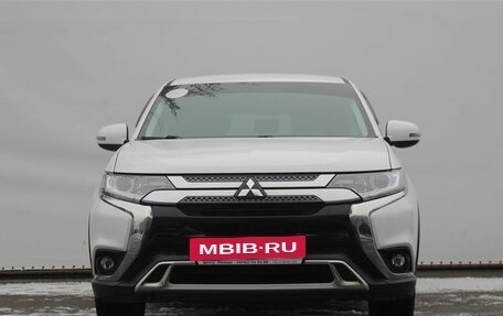Mitsubishi Outlander III рестайлинг 3, 2019 год, 2 030 000 рублей, 2 фотография