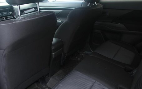 Mitsubishi Outlander III рестайлинг 3, 2019 год, 2 030 000 рублей, 18 фотография