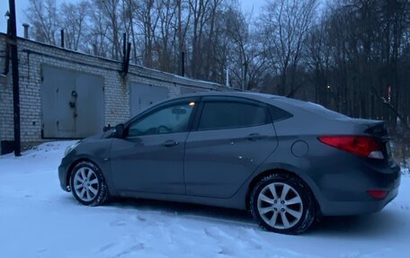 Hyundai Solaris II рестайлинг, 2011 год, 620 000 рублей, 3 фотография