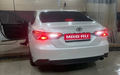 Toyota Camry, 2020 год, 2 350 000 рублей, 2 фотография
