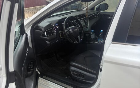 Toyota Camry, 2020 год, 2 350 000 рублей, 6 фотография