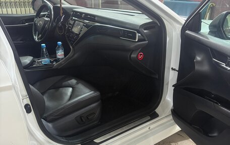 Toyota Camry, 2020 год, 2 350 000 рублей, 15 фотография