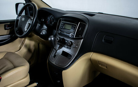 Hyundai H-1 II рестайлинг, 2018 год, 2 460 000 рублей, 11 фотография