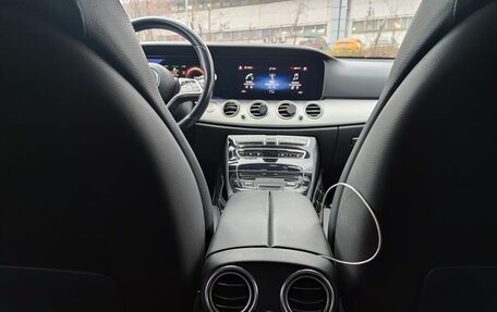 Mercedes-Benz E-Класс, 2021 год, 3 200 000 рублей, 10 фотография