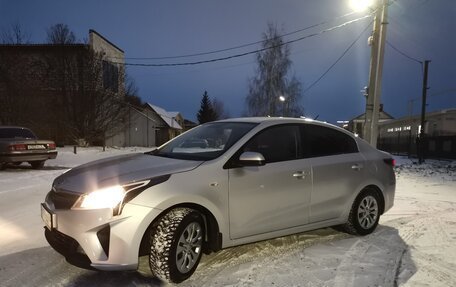 KIA Rio IV, 2020 год, 1 250 000 рублей, 2 фотография