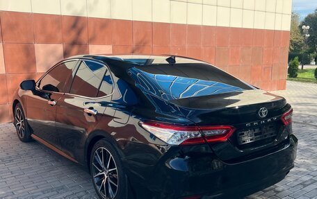 Toyota Camry, 2020 год, 2 100 000 рублей, 5 фотография