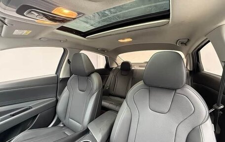 Hyundai Elantra, 2022 год, 1 680 000 рублей, 15 фотография