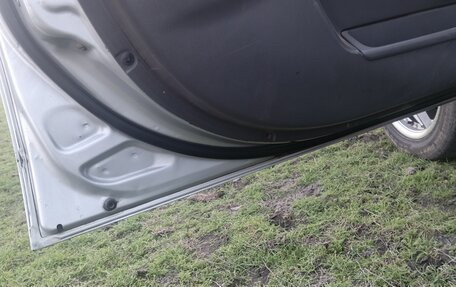 Toyota Avensis III рестайлинг, 2000 год, 320 000 рублей, 17 фотография