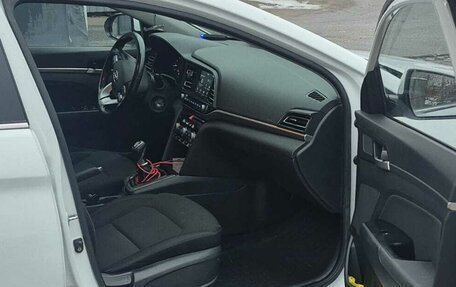 Hyundai Elantra VI рестайлинг, 2019 год, 950 000 рублей, 6 фотография