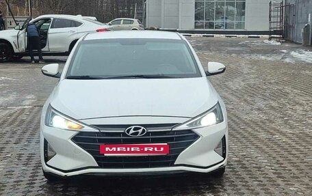 Hyundai Elantra VI рестайлинг, 2019 год, 950 000 рублей, 4 фотография