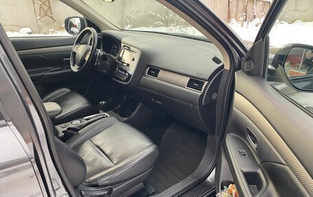 Mitsubishi Outlander III рестайлинг 3, 2013 год, 1 388 888 рублей, 4 фотография