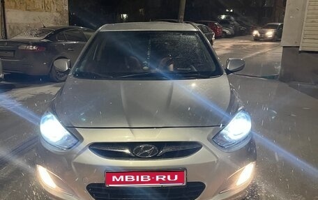 Hyundai Solaris II рестайлинг, 2013 год, 800 000 рублей, 1 фотография