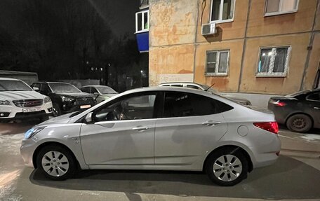 Hyundai Solaris II рестайлинг, 2013 год, 800 000 рублей, 2 фотография