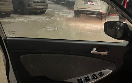 Hyundai Solaris II рестайлинг, 2013 год, 800 000 рублей, 7 фотография