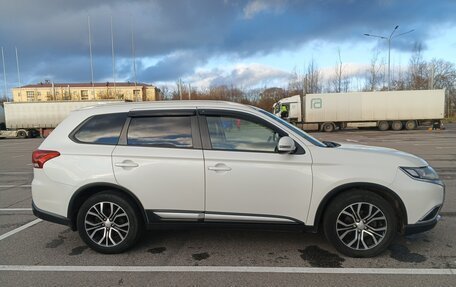 Mitsubishi Outlander III рестайлинг 3, 2017 год, 1 930 000 рублей, 5 фотография