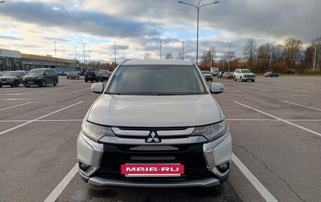Mitsubishi Outlander III рестайлинг 3, 2017 год, 1 930 000 рублей, 3 фотография
