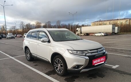 Mitsubishi Outlander III рестайлинг 3, 2017 год, 1 930 000 рублей, 4 фотография