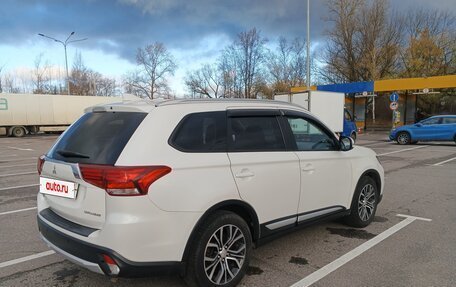 Mitsubishi Outlander III рестайлинг 3, 2017 год, 1 930 000 рублей, 6 фотография