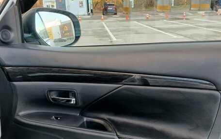 Mitsubishi Outlander III рестайлинг 3, 2017 год, 1 930 000 рублей, 16 фотография