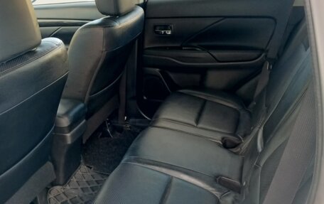 Mitsubishi Outlander III рестайлинг 3, 2017 год, 1 930 000 рублей, 15 фотография