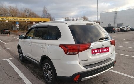 Mitsubishi Outlander III рестайлинг 3, 2017 год, 1 930 000 рублей, 8 фотография