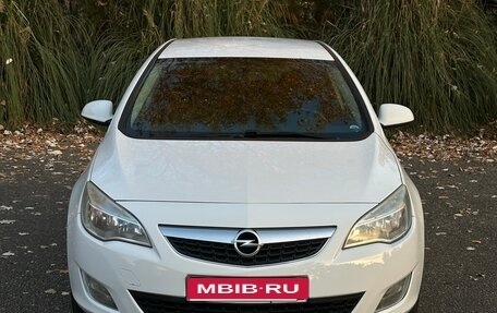 Opel Astra J, 2011 год, 575 000 рублей, 1 фотография