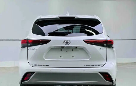 Toyota Highlander, 2024 год, 6 390 099 рублей, 5 фотография