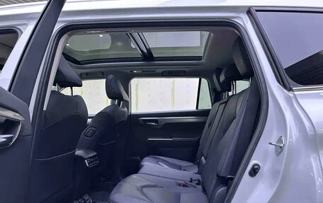 Toyota Highlander, 2024 год, 6 390 099 рублей, 9 фотография